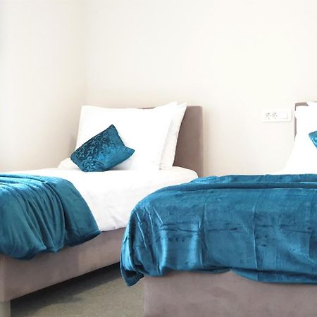 Smart Hostel Slavonski Brod Buitenkant foto