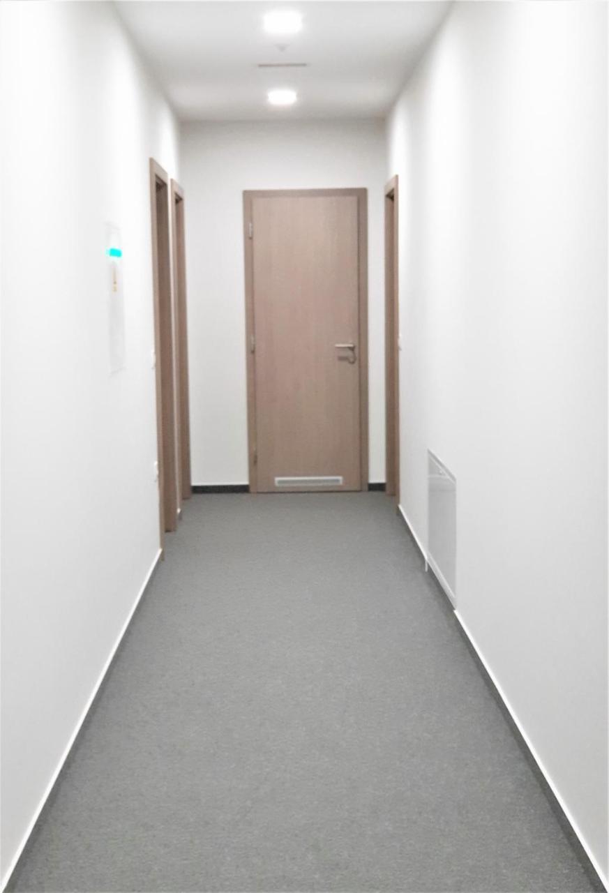 Smart Hostel Slavonski Brod Buitenkant foto
