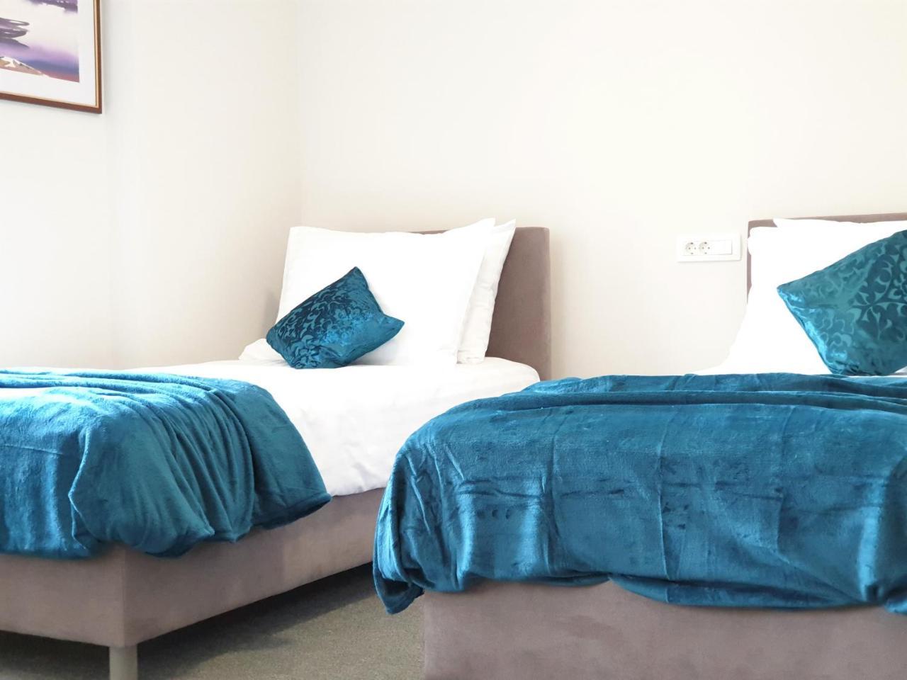 Smart Hostel Slavonski Brod Buitenkant foto