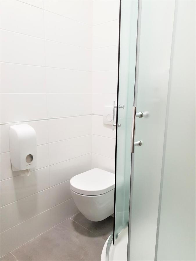 Smart Hostel Slavonski Brod Buitenkant foto